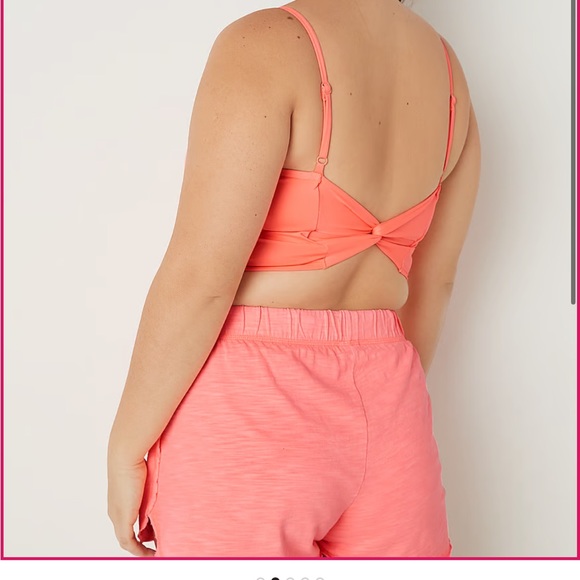 Victoria’s Secret PINK ULTIMATE LIGHTLY LINED TWIST BACK SPORTS BRA - Picture 7 of 7